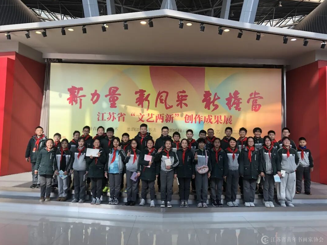 image.png 学生们共看“文艺两新”大展 书画新闻
